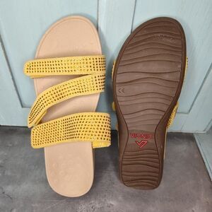 VIONIC Sandals Womens 11 Alexis Adjustable Slip On Rhinestone Bling Dark Yellow